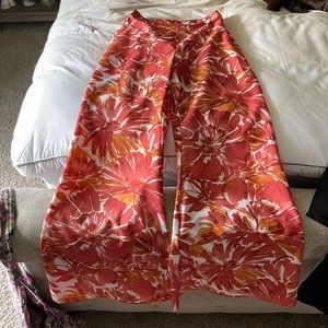 Fun, floral print pant.